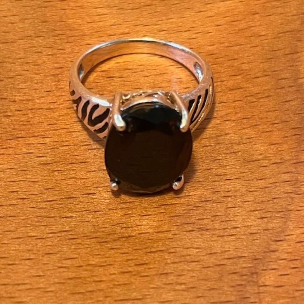 Like New Ladies Thailand 925 Sterling Silver & Black Spinel Ring